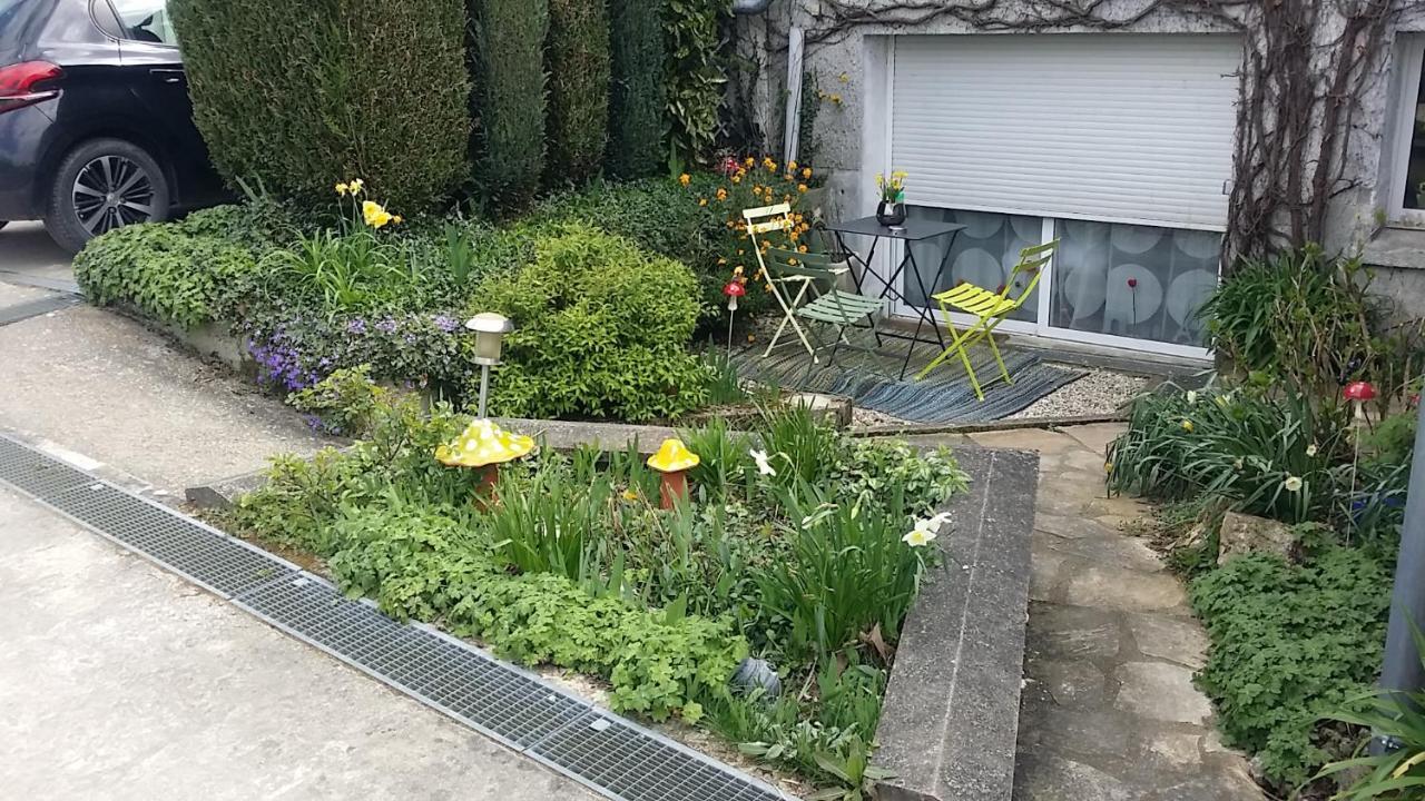Les Nympheas, Appart Au Calme Et Grand Jardin A 15 Min De Disneyland, Crecy-la-Chapelle Exteriör bild